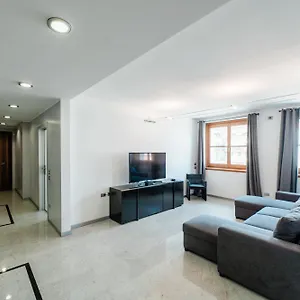 https://pp-luxury-apartment.italymilanhotels.net